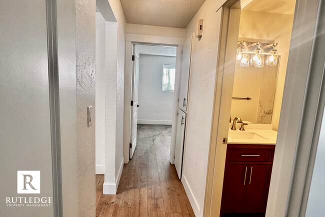 Building Photo - Newly Remodeled 2 Bed / 1 Bath Home Near Providence Hospital