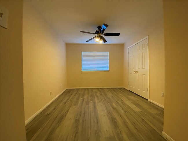 Building Photo - 215 W New Meadows Dr