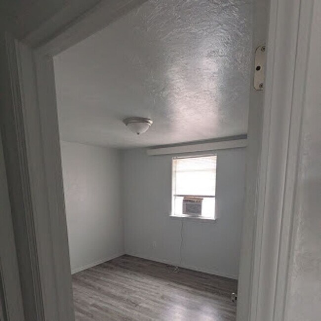 Building Photo - 6111 S Klein Ave