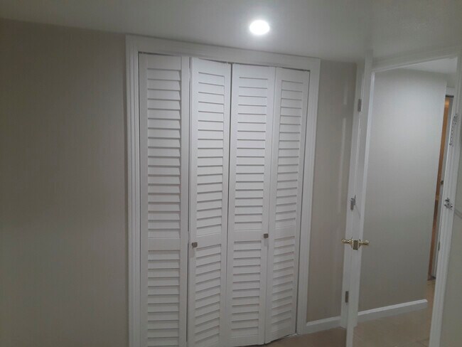 Secondary Closets - 2043 Altamont Rd