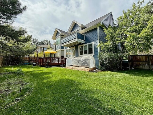 Building Photo - Furnished or Unfurnished: Updated 4 Bed 3....