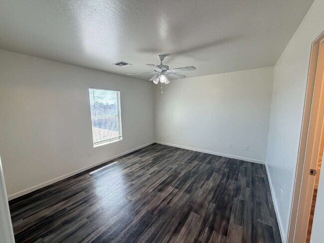 Building Photo - Beautiful 4-Bed, 2-Bath Home in Casa Grande!