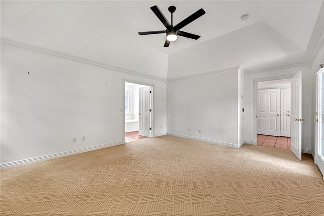 Building Photo - 903 N Quail Terrace