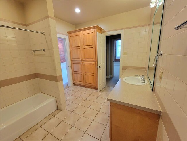 Building Photo - 2315 Harborside Dr