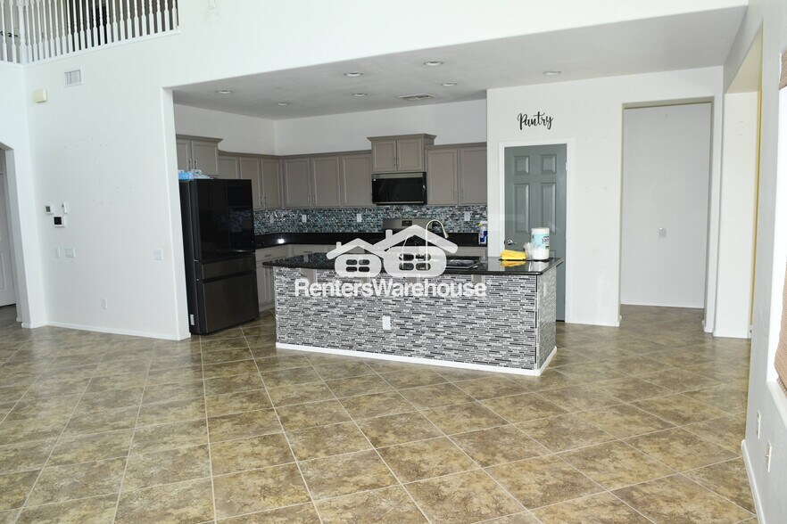 Building Photo - 10827 W Cottontail Ln