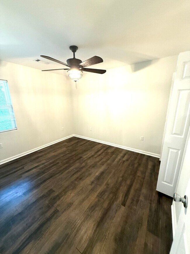 Building Photo - ** 3 bed 2 bath located in Forrest Hills ** Call 334-366-9198 to schedule a self-showing