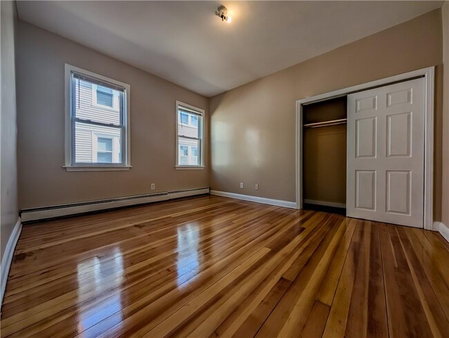 Building Photo - 364 Academy Ave