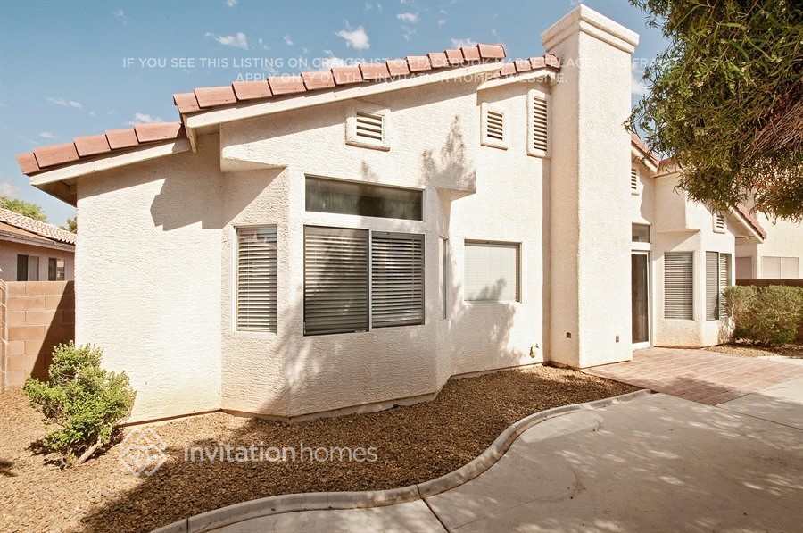 Building Photo - 1876 Blue Ribbon Dr