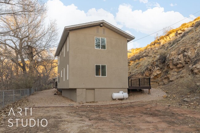 Building Photo - "Stunningly Remodeled 4-Bedroom, 3-Bathroo...