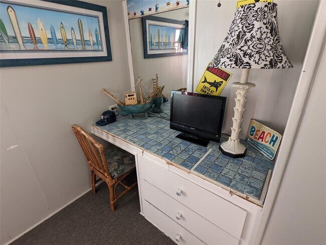 Building Photo - 415 Seashell Dr