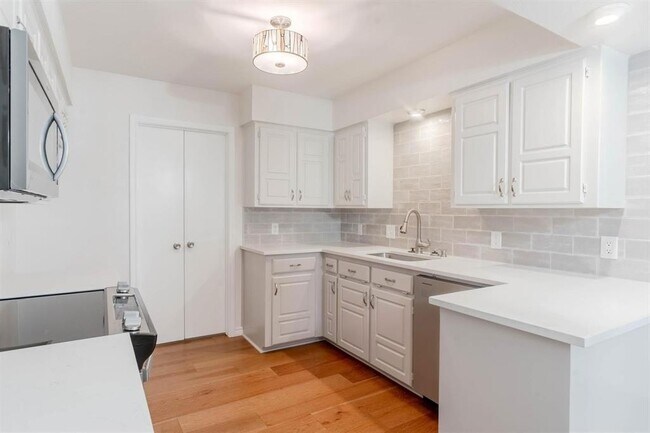 Building Photo - 7905 Lazy Brook Dr