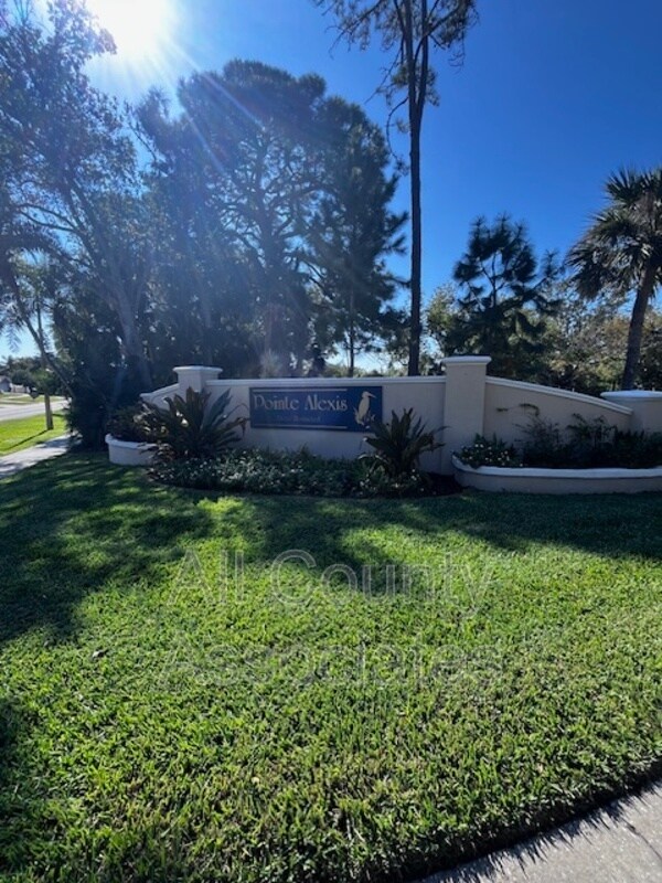 Building Photo - 1007 S Pointe Alexis Dr