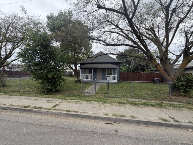 Building Photo - 10046 Larkin Rd