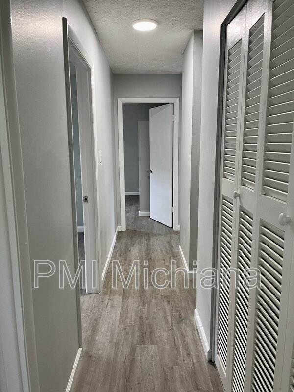 Building Photo - 3110 Voll Ln
