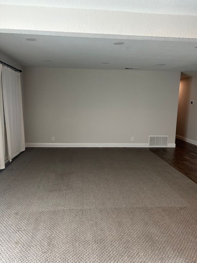 Building Photo - Updated Home