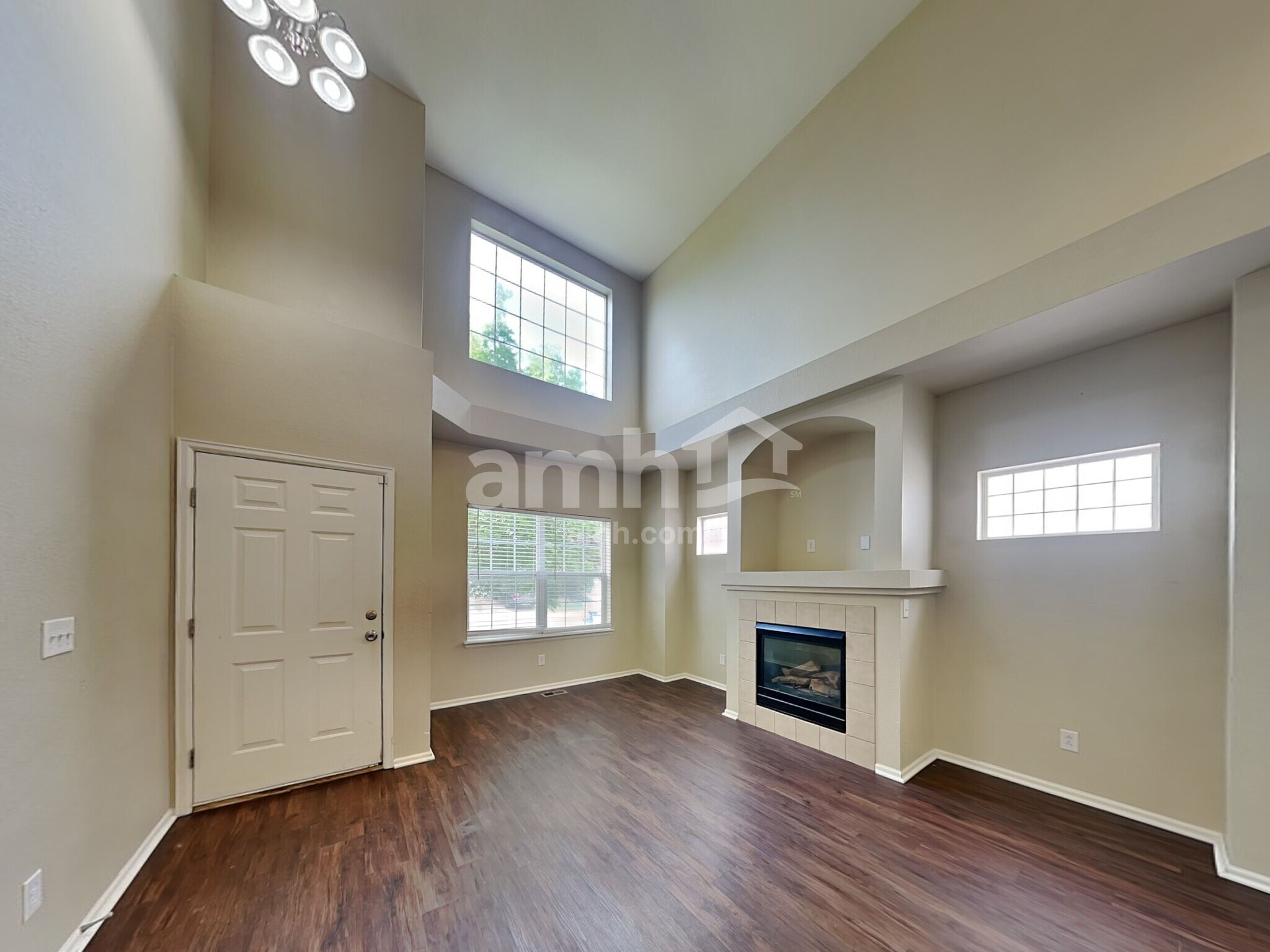 Building Photo - 9826 Kenton Cir