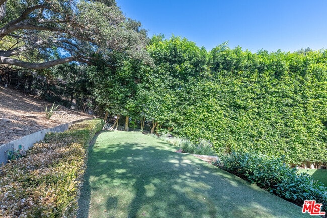 Building Photo - 2559 Hutton Dr