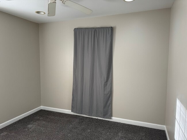 Building Photo - Charming Cul-de-Sac Home