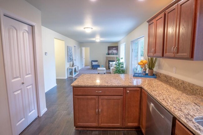 Building Photo - 5 bedroom in Shoreline WA 98133