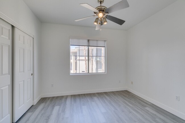 Building Photo - Beautiful 2nd floor condo