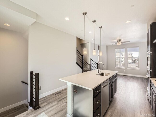 Building Photo - 2 bedroom townhome in Northfield Central Park Denver.