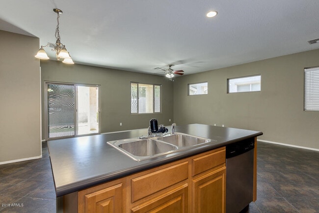 Building Photo - 7219 N 73rd Dr