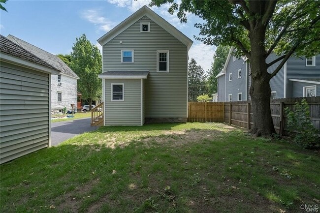 Building Photo - 137 St Mary St