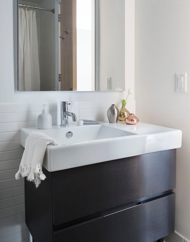 Building Photo - 300 Ashland Pl