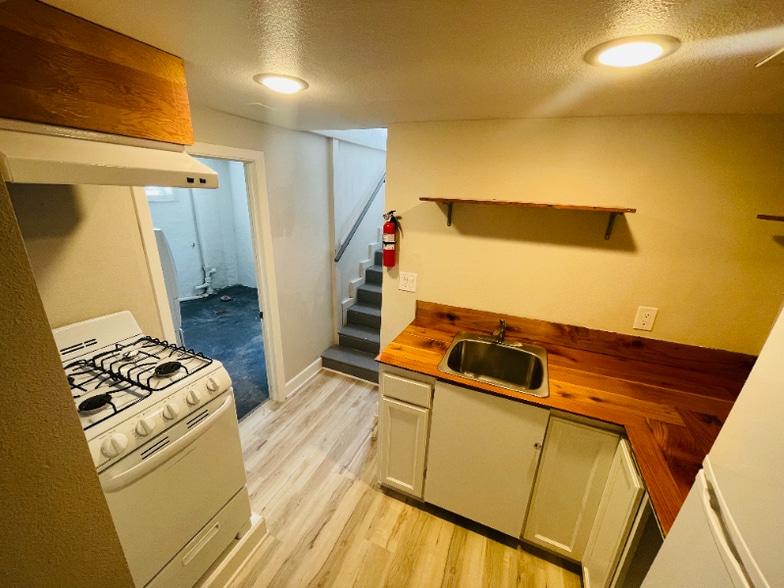 Building Photo - 7434 SE Duke St