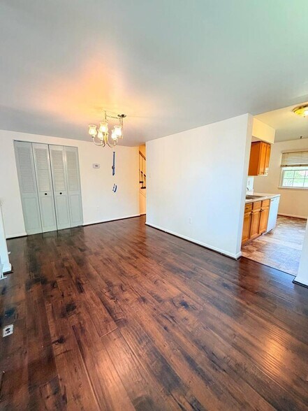 Building Photo - 4240 Embassy Dr