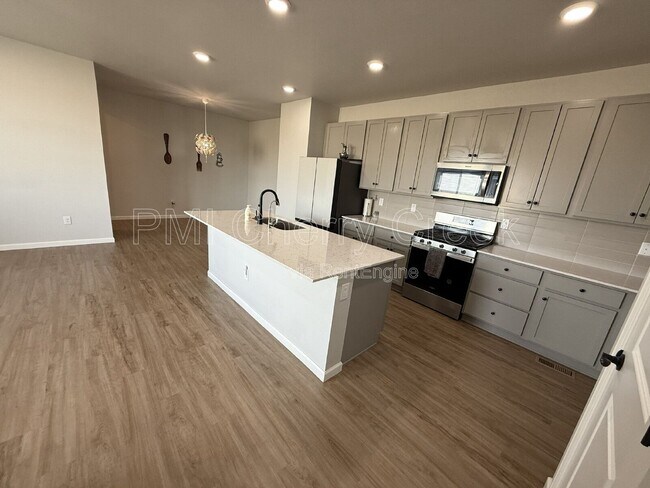 Building Photo - 13887 Deertrack Ln