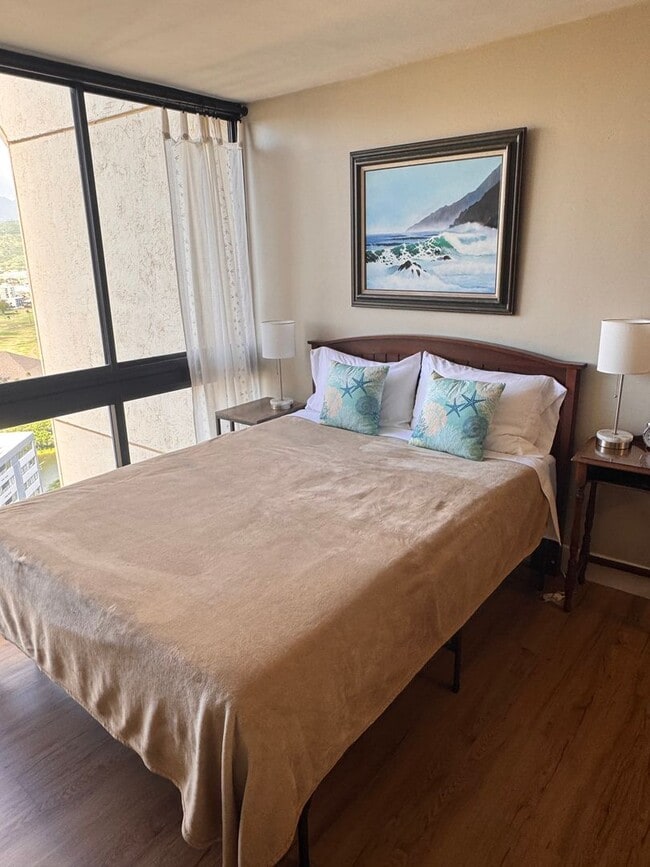 Building Photo - Fully Furnished Studio Unit in the Heart of Waikiki