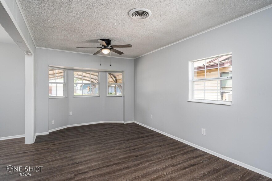 Building Photo - 2117 Yorktown Dr