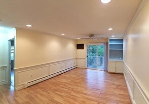 Building Photo - 22 Kenmar Dr