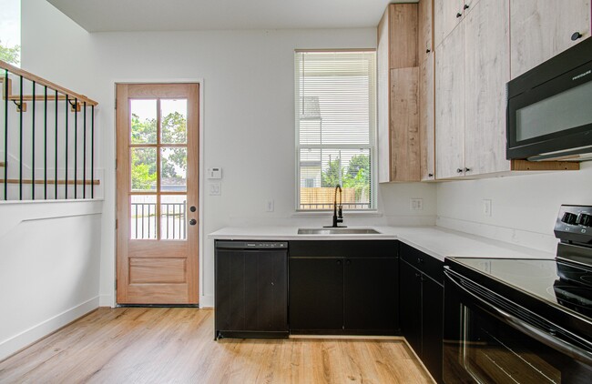 Building Photo - 1308 Tarley St