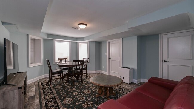 Building Photo - 108 S Marion Ave