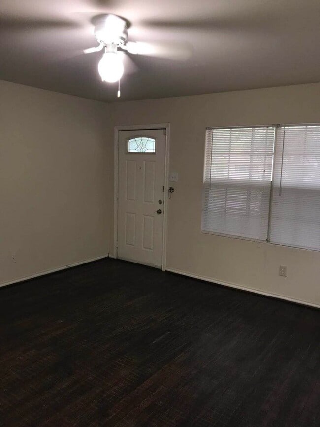 Building Photo - Beautiful 3 Bedroom in Garland!