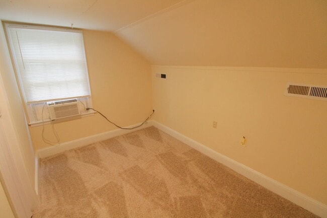 Building Photo - Charming 3 bedroom in Commonwealth!