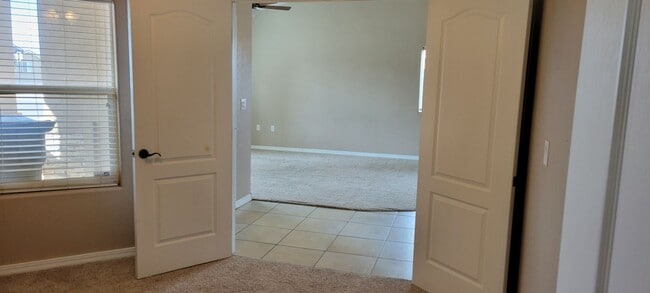 Building Photo - FOUR BEDROOMS IN COLLEGE PARK