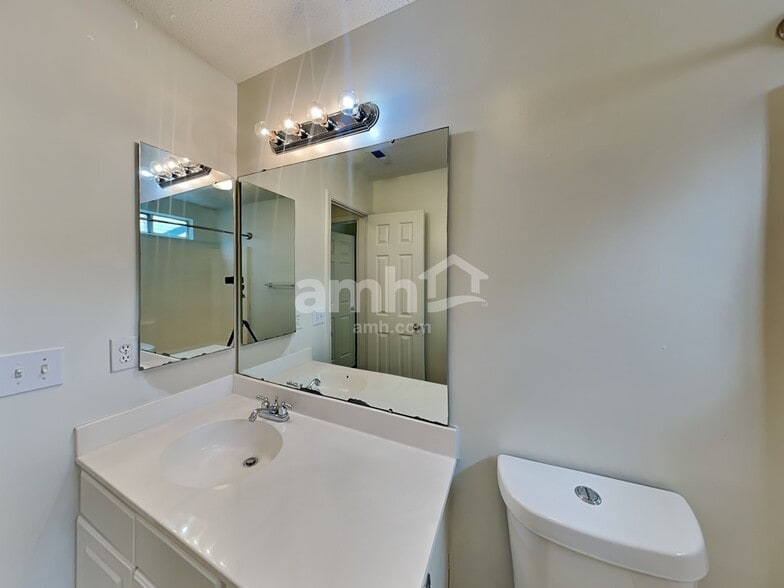 Building Photo - 2804 Robyns Glen Dr