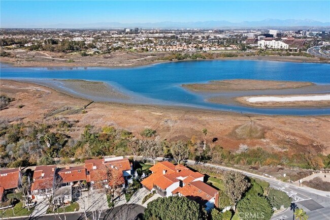 Building Photo - 2981 Quedada