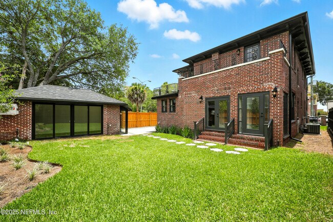 Building Photo - 2131 St Johns Ave