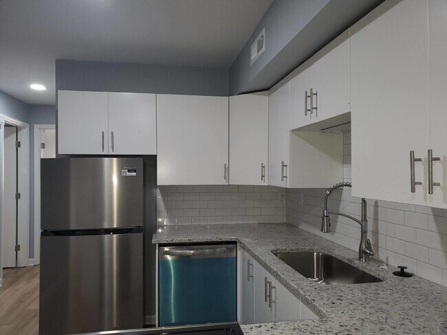 Building Photo - $500 off one month.  Call for details. "Ch...