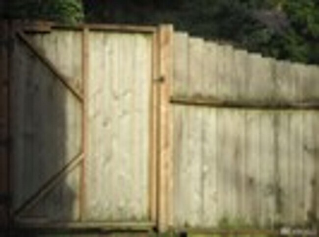 Building Photo - Woodinville Kingsgate Split