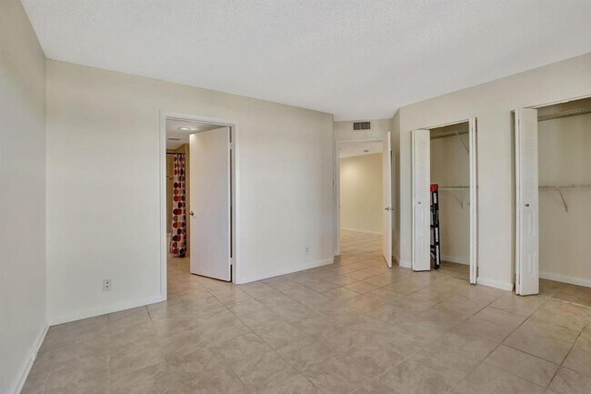 Building Photo - 1000 SW 125th Ave