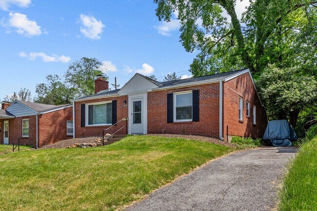 Building Photo - Charming University City Home in a Prime Location
