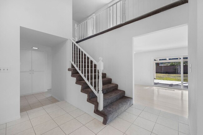 Building Photo - Beautiful Westlake First Neighborhood Family Home w/ Large Backyard with Panoramic Mtn Views