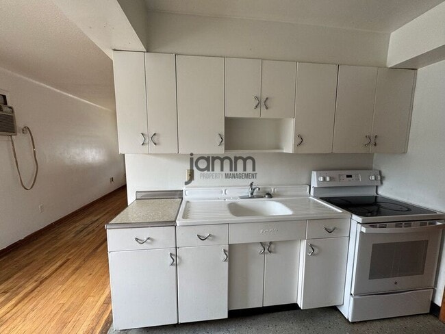 Building Photo - 4201 Rocky River Dr