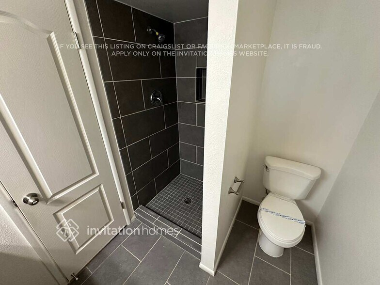 Building Photo - 2631 S Holbrook Ln