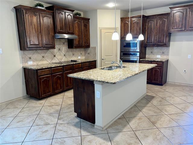 Building Photo - 8 Mapleridge Dr